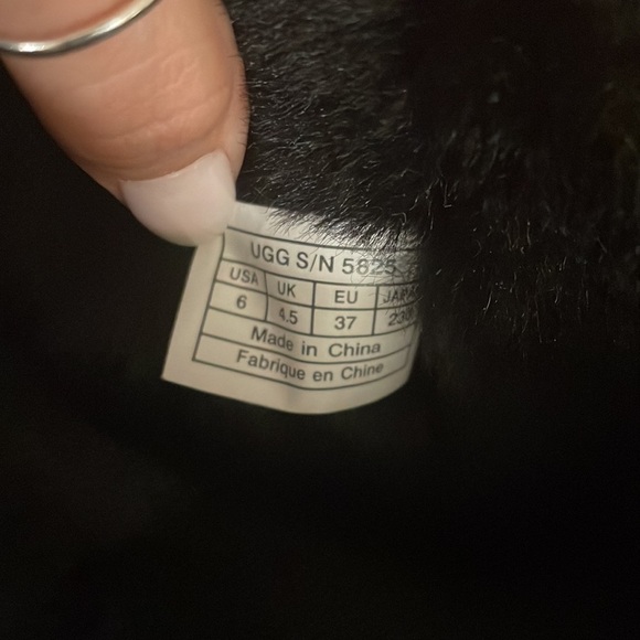 UGG Boots - Picture 4 of 4